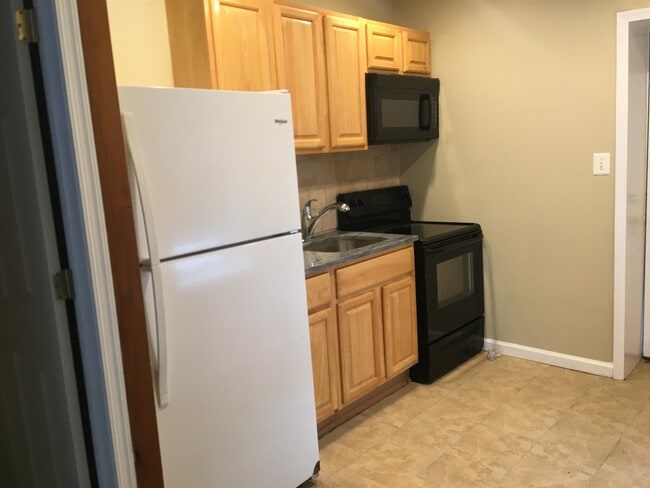 Photo - 17 E Ashmead St House