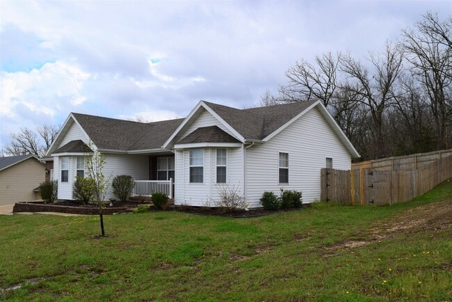 Building Photo - Located in the popular Woodland Hills Subd...