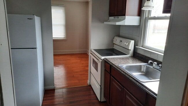 Foto del edificio - CUTE 2 BEDROOM FOR LEASE IN MADISON HEIGHTS