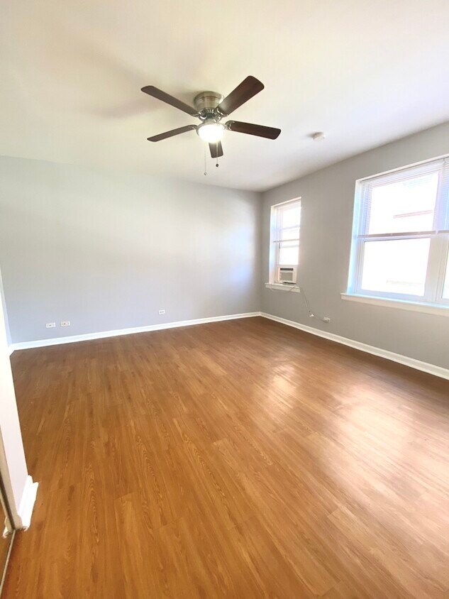 Foto del edificio - 4241 N Kenmore Ave