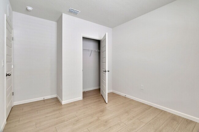 Building Photo - 1434 Garabaldi Cir SE