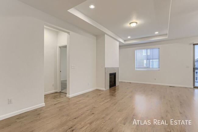 Building Photo - 4 WEEKS FREE RENT IF MOVED IN BY 10/31!  |...