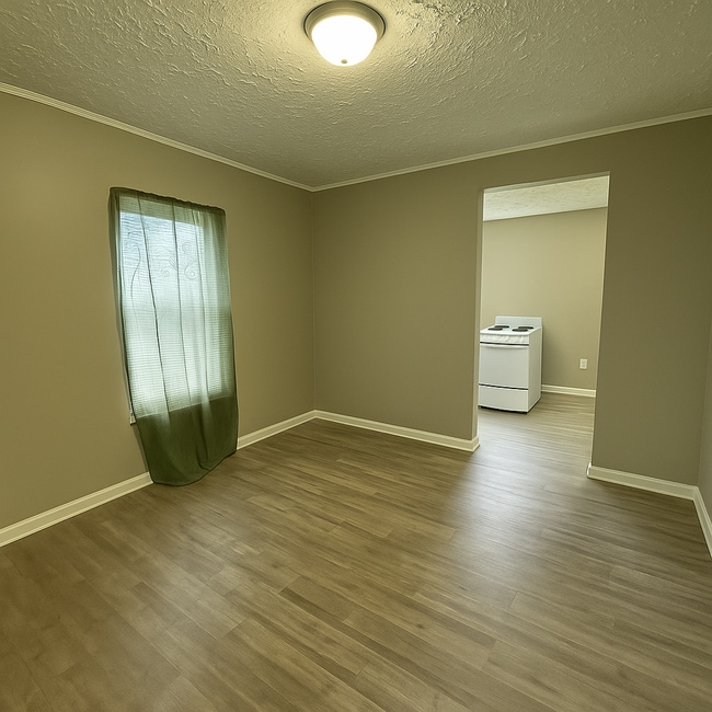 Building Photo - Updated 3 Bedroom!