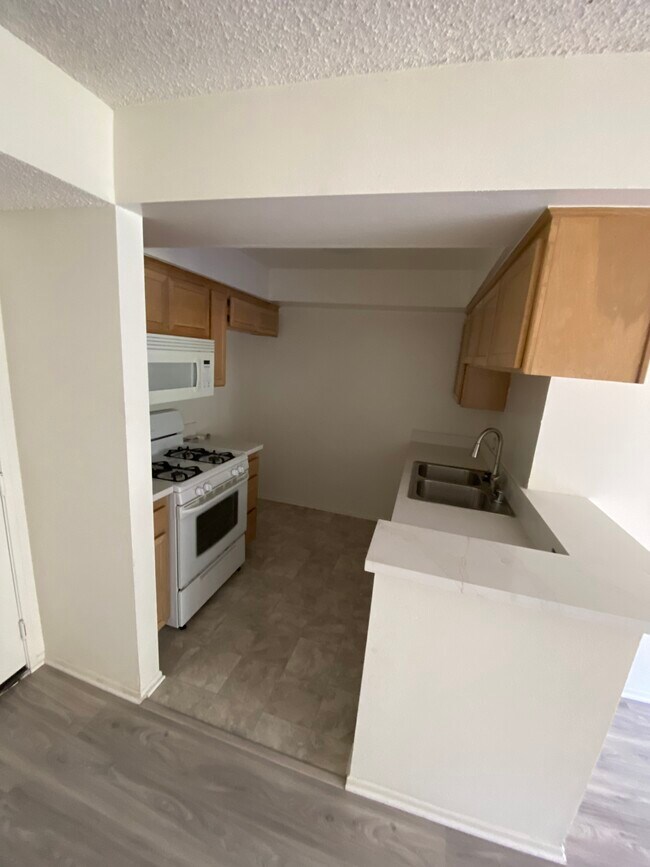 1 habitación, 2 baños - 750 - Cocina - A & J Investments