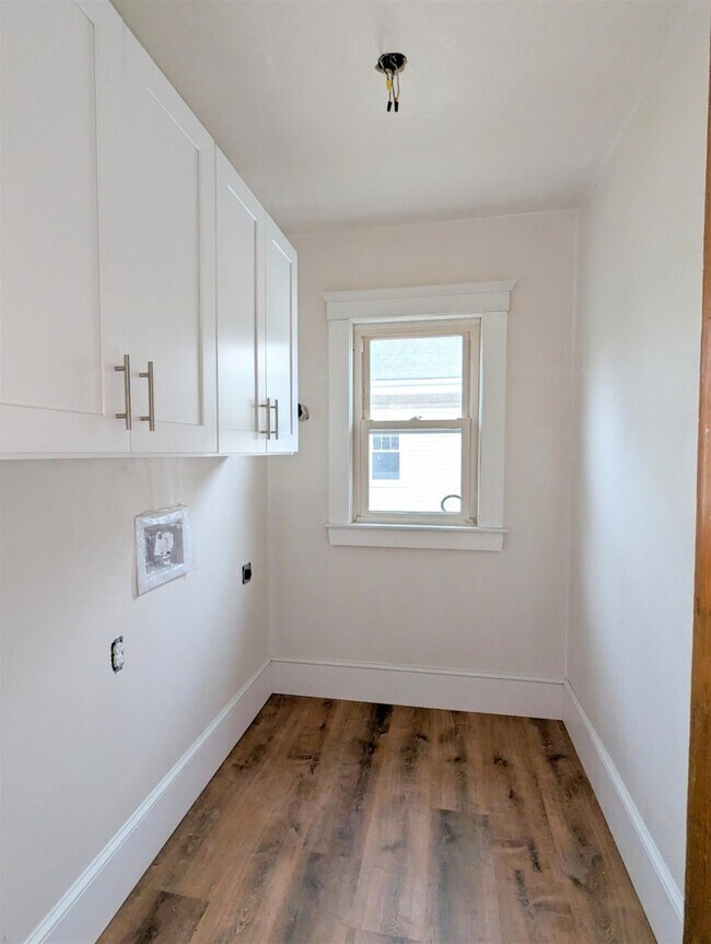 Building Photo - 35 Trowbridge St