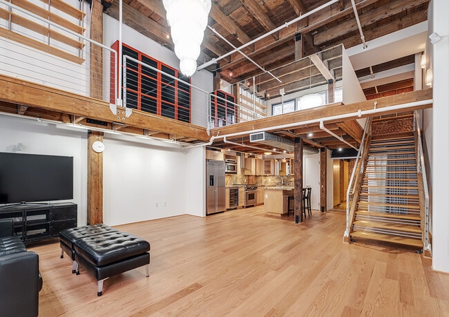 Building Photo - 650 Delancey St