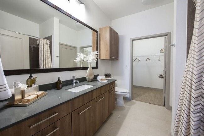 Building Photo - 2111 Westheimer Rd