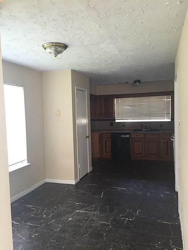 Building Photo - 15714 Baybriar Dr