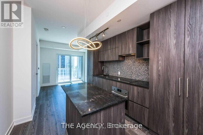 Photo du bâtiment - 1 Yorkville Ave