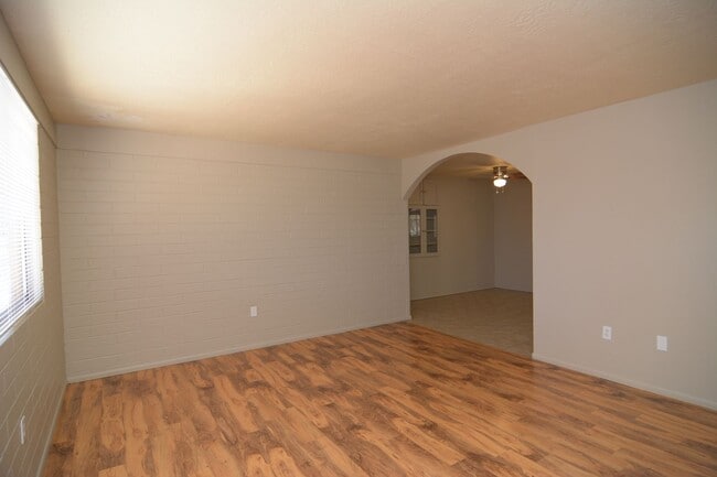 Building Photo - Charming Brick Construction 3 Bedroom 2 Ba...