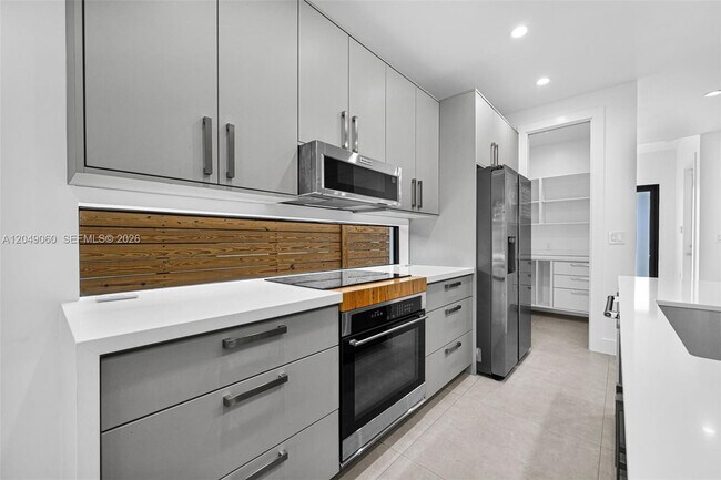 Building Photo - 8871 SW 28th St