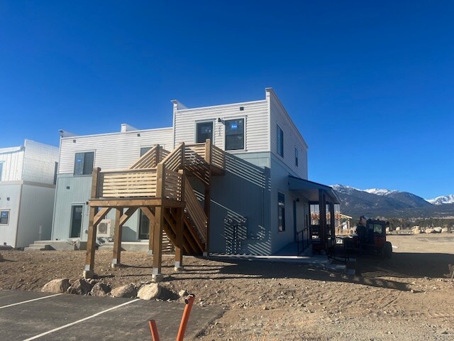 Building Photo - 205 Hallock Ln