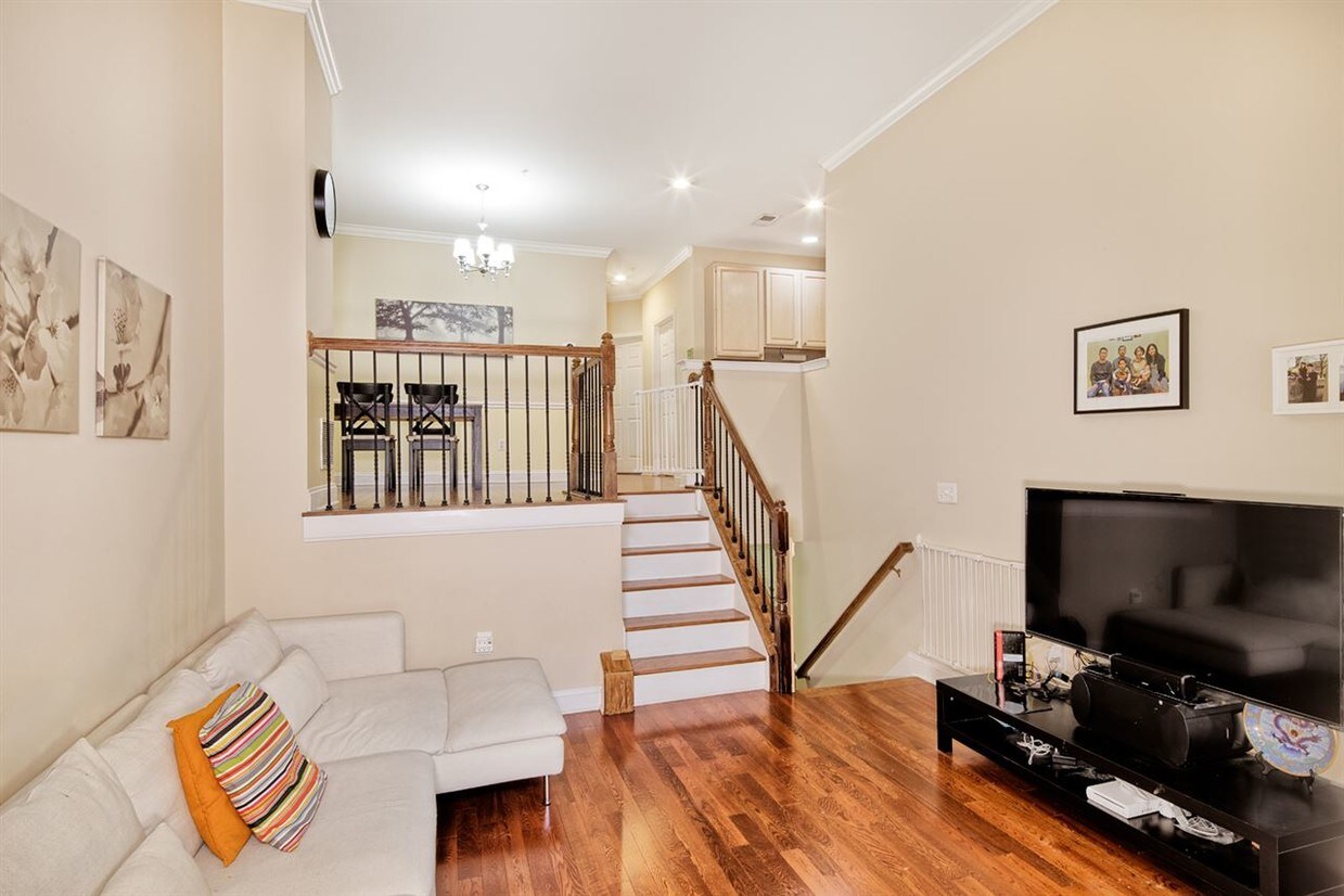 344 OSWEGO Ct, West New York, NJ 07093 Condo for Rent in West New