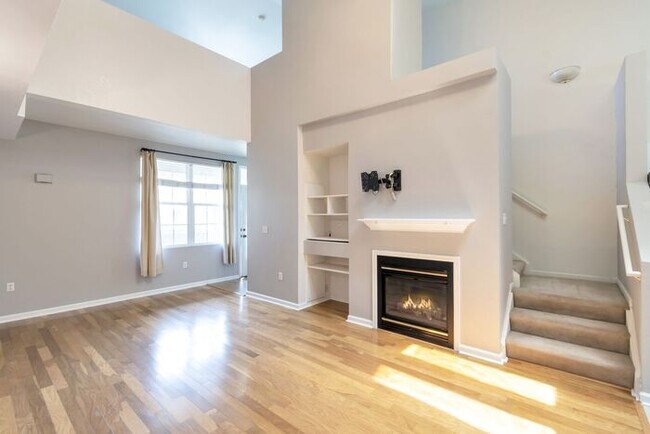 Foto del edificio - 1BR w/ Attached Garage & Balcony near Downtown Littleton