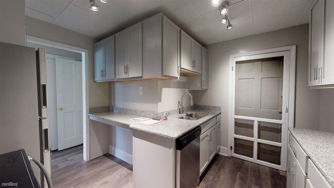 Building Photo - 2 br, 1 bath  - Colonial Arms Apartments