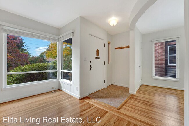 Building Photo - 3 br, 1 bath House - 12042 Phinney Ave. N.