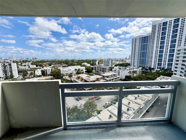 Foto del edificio - 1500 Bay Rd