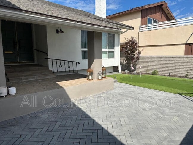 Building Photo - 15301 Maryknoll St