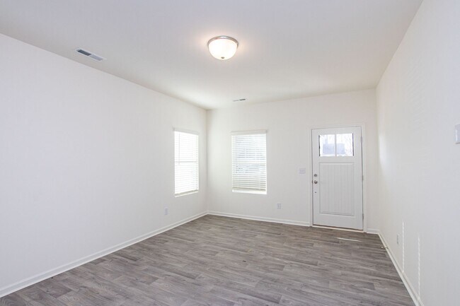 Building Photo - LOCATION! BEAUTIFUL 3BD/2.5BTH Townhome - Belmont - READY NOW