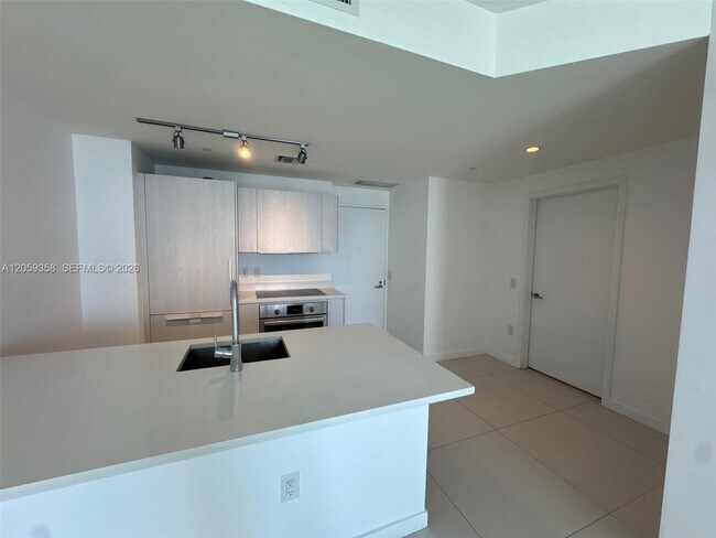 Foto del edificio - 501 NE 31st St