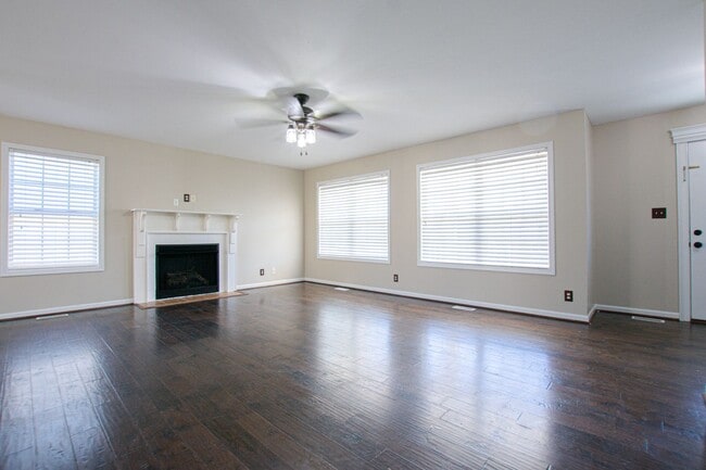 Building Photo - Pet Friendly Three Bedroom with Bonus!
