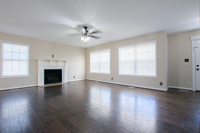 Foto del edificio - Pet Friendly Three Bedroom with Bonus!