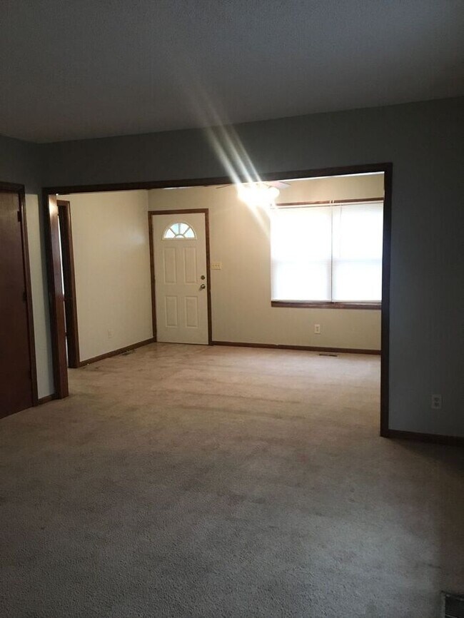 Foto del edificio - 3 bedroom / 1 bath house for rent - $1100-...