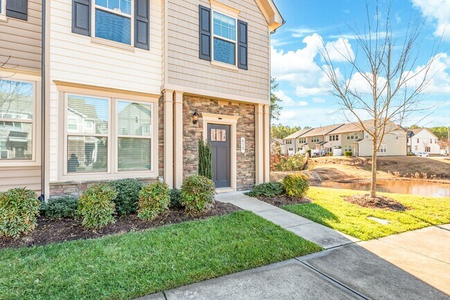 Building Photo - Excellent 3 Br Townhouse with Community Pool!