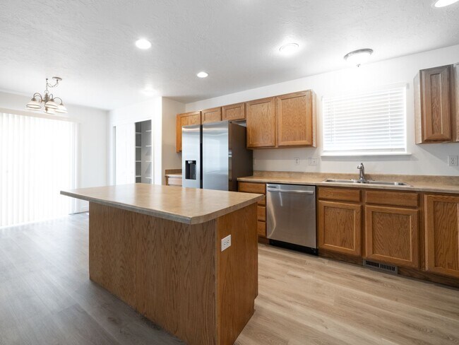 Foto del edificio - 4 Bedroom - 2.5 Bathroom House in Provo
