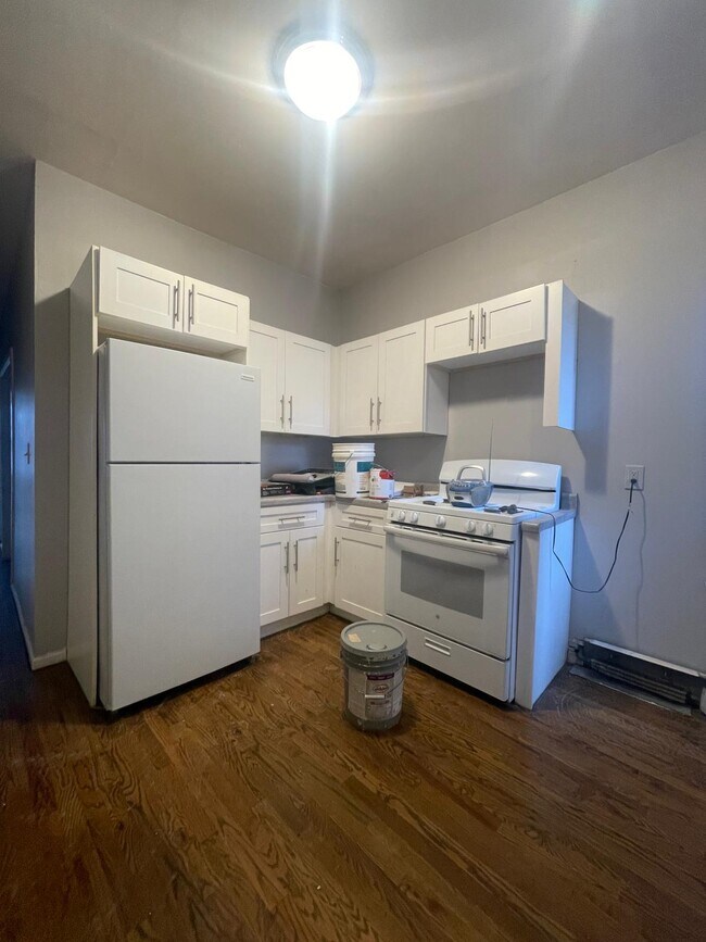 240 Bergen Ave 2L - 232 Bergen Ave