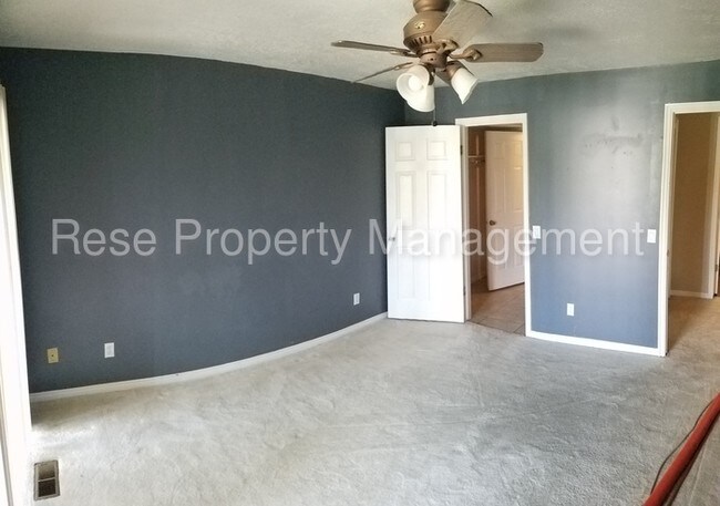 Building Photo - 9118 S Scirlein Dr