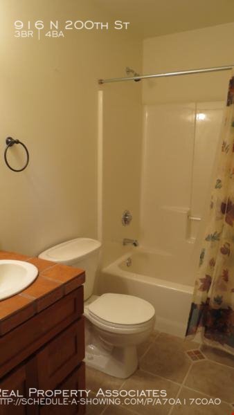 Building Photo - Shoreline Townhouse