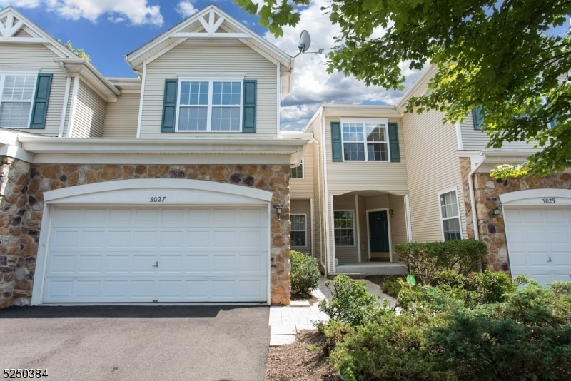 3027 King Ct, Green Brook Township, NJ 08812 Room for Rent in Green