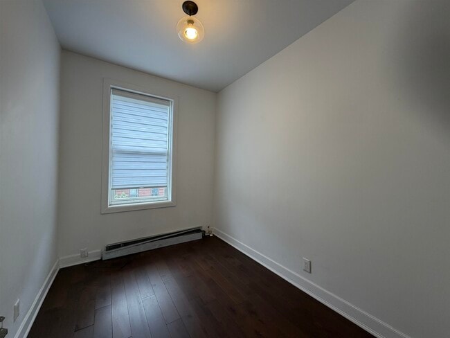 Foto del edificio - 228 Maple St