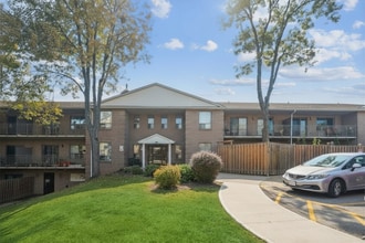 Building Photo - 1420 Tyandaga Park Dr