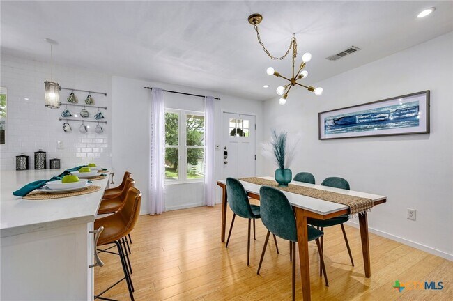 Foto del edificio - 403 Krebs Ln