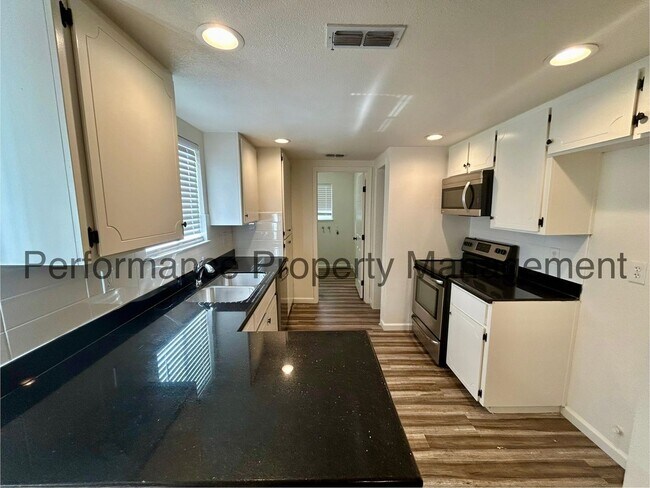 Foto del edificio - 8615 Newgate Ct