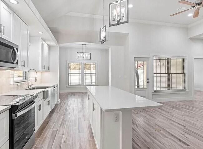 Foto del edificio - 16 Justin Ct