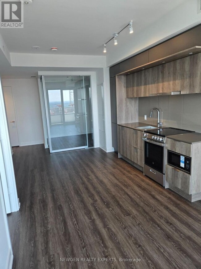 Photo du bâtiment - 448 Burnhamthorpe Rd W