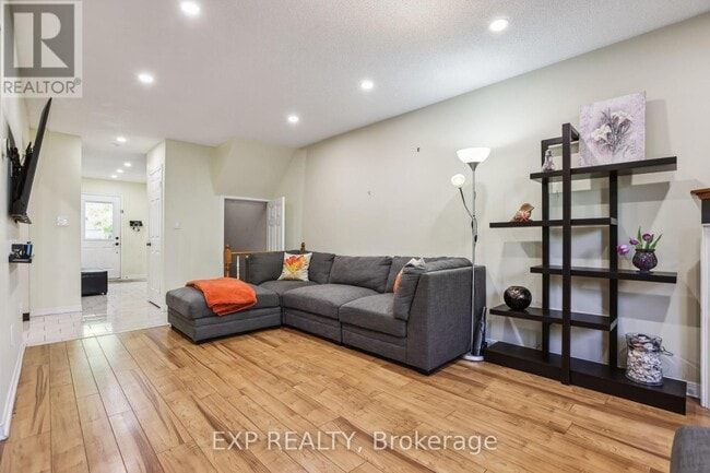 Building Photo - 2-42 Royalwood Ct