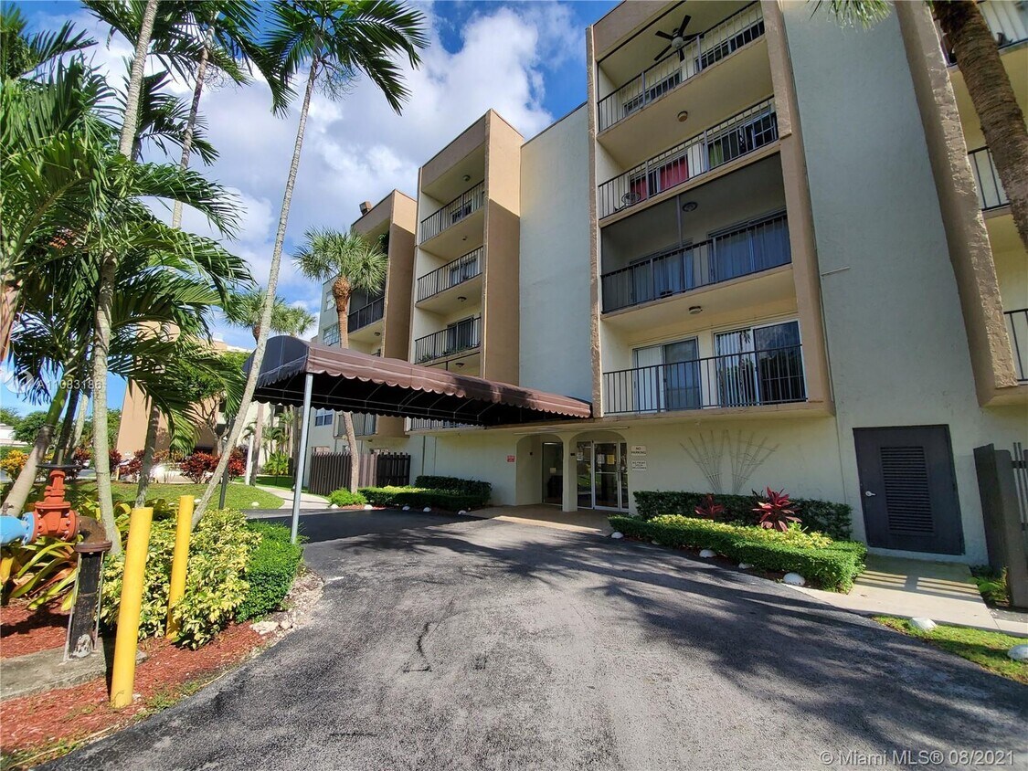 Foto principal - 14250 SW 62nd St