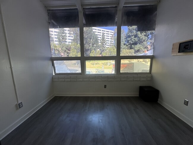 Foto del edificio - 547 Gayley Ave