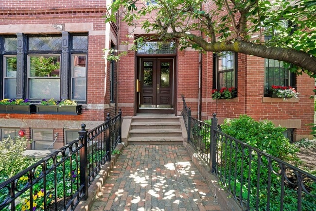 Photo - 231 W Newton St Apartment