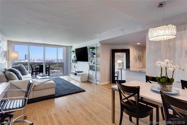 Building Photo - 2 br, 2 bath Condo - 1800 Purdy Ave Apt 1608