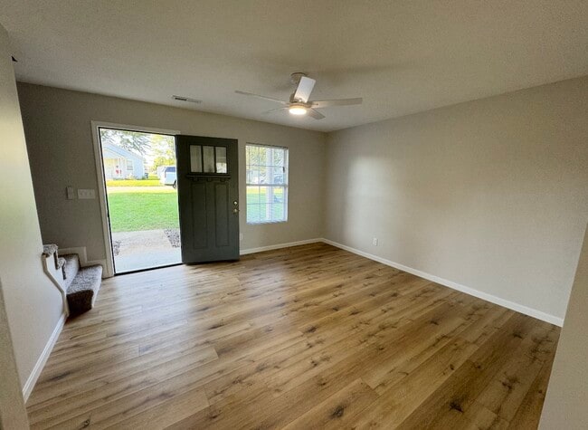 Building Photo - 367 Popp Ave