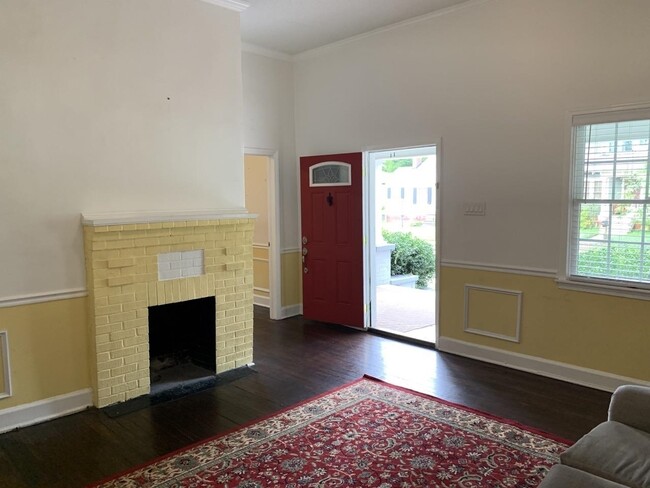 Building Photo - 1208 Atlantic Dr NW