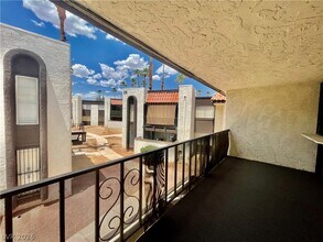 Building Photo - 1405 E Vegas Valley Dr