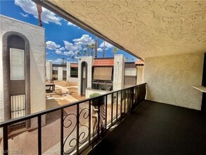 Building Photo - 1405 E Vegas Valley Dr