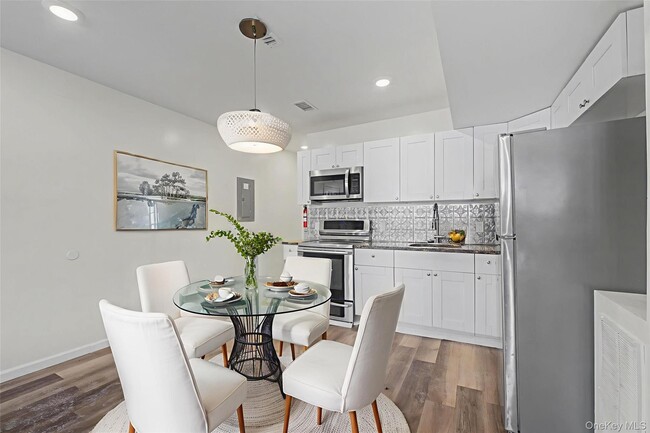 Foto del edificio - 61 Carson Ave