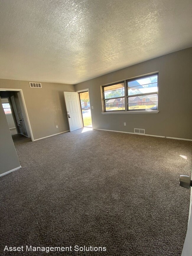 Building Photo - 5 br, 1.5 bath House - 103 NE 5th St
